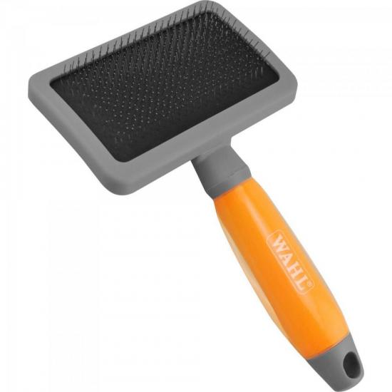 Rasqueadeira Soft Gel Grande PET Preto/Laranja WAHL CLIPPER por 0,00 à vista no boleto/pix ou parcele em até 1x sem juros. Compre na loja Mundomax!