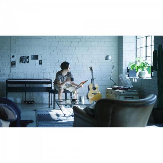 Piano Digital Yamaha P-125 Compacto Com Fonte Preto por 5.799,99 à vista no boleto/pix ou parcele em até 12x sem juros. Compre na loja Mundomax!