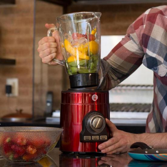 Liquidificador Premium 700W 220V LI3001V Vermelho MASTERCHEF por 0,00 à vista no boleto/pix ou parcele em até 1x sem juros. Compre na loja Mundomax!