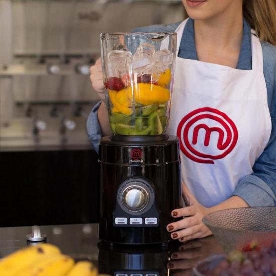 Liquidificador 700W 127V LI3001P Preto MASTER CHEF por 0,00 à vista no boleto/pix ou parcele em até 1x sem juros. Compre na loja Mundomax!