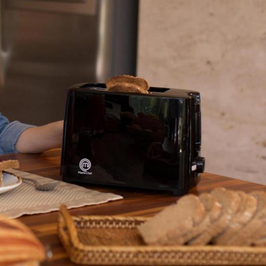 Torradeira 2 Pães TO1002P 127V Preta MASTERCHEF por 0,00 à vista no boleto/pix ou parcele em até 1x sem juros. Compre na loja Mundomax!