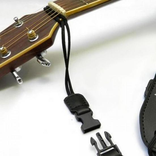 Cordão QRV Basso Preta por 20,00 à vista no boleto/pix ou parcele em até 1x sem juros. Compre na loja Mundomax!