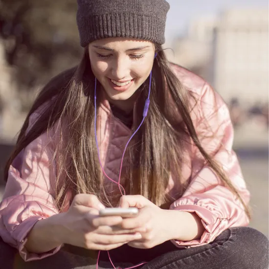 Fone de Ouvido SHE2405PP/00 Roxo PHILIPS por 0,00 à vista no boleto/pix ou parcele em até 1x sem juros. Compre na loja Mundomax!