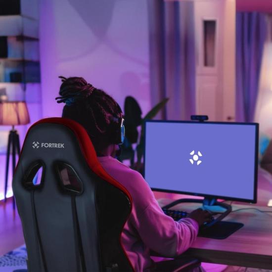 Cadeira Gamer Fortrek Vickers Preta/Vermelha por 860,11 à vista no boleto/pix ou parcele em até 10x sem juros. Compre na loja Fortrek!