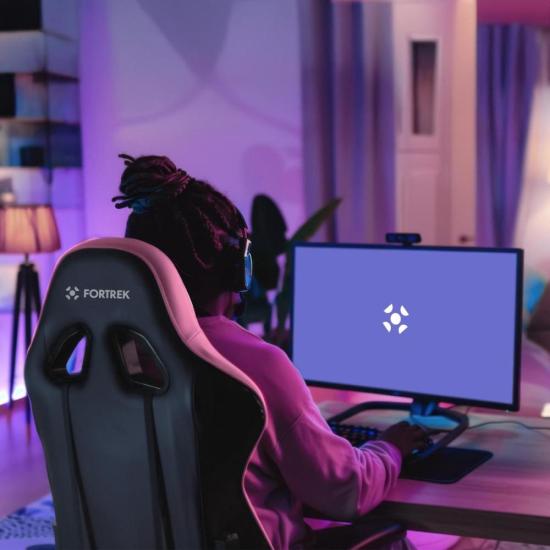 Cadeira Gamer Fortrek Vickers Preta/Rosa por 860,11 à vista no boleto/pix ou parcele em até 10x sem juros. Compre na loja Fortrek!