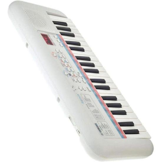 Mini Teclado Yamaha PSS-E30 Remie Branco por 585,00 à vista no boleto/pix ou parcele em até 10x sem juros. Compre na loja Mundomax!