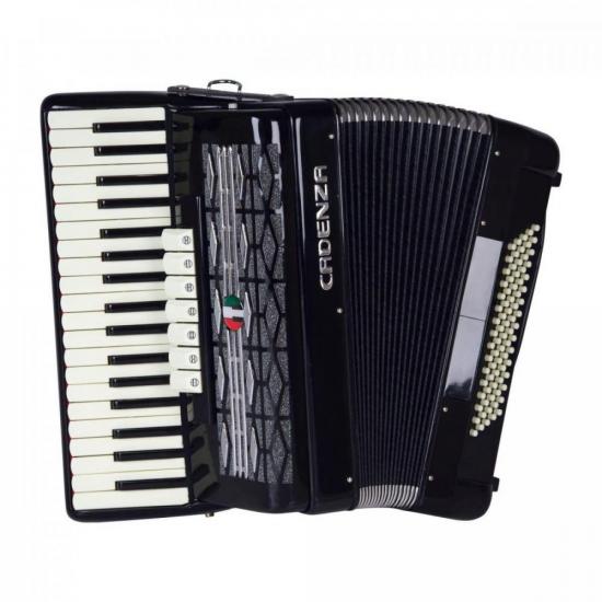 Acordeon 80 Baixos CD80/37 Preta CADENZA por 0,00 à vista no boleto/pix ou parcele em até 1x sem juros. Compre na loja Mundomax!