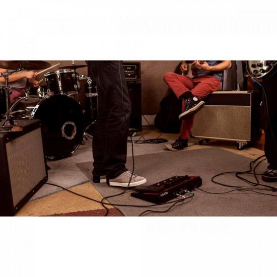 Pedaleira p/ Guitarra FX100 preta LINE6 por 4.039,90 à vista no boleto/pix ou parcele em até 12x sem juros. Compre na loja Mundomax!