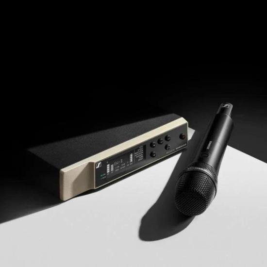 Sistema De Microfone Sennheiser EW-D 835-S SET Q1-6 Sem Fio por 7.233,00 à vista no boleto/pix ou parcele em até 12x sem juros. Compre na loja Mundomax!