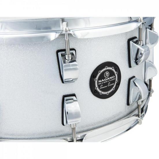 Caixa para Bateria NAGANO 14x6,5 Classic Beat SVS Silver Sparkle por 652,90 à vista no boleto/pix ou parcele em até 10x sem juros. Compre na loja Mundomax!