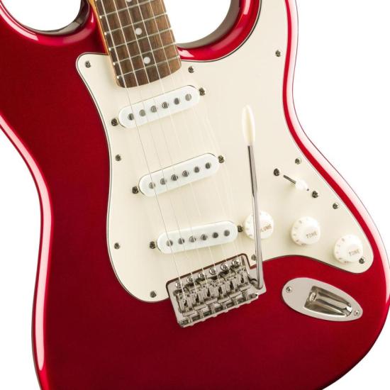 Guitarra Squier Stratocaster Vibe 60’s Candy Apple Red por 4.299,00 à vista no boleto/pix ou parcele em até 12x sem juros. Compre na loja Mundomax!