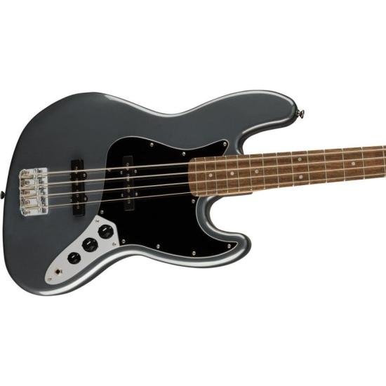 Contrabaixo Squier Affinity Jazz Bass Charcoal Frost por 2.679,99 à vista no boleto/pix ou parcele em até 12x sem juros. Compre na loja Mundomax!