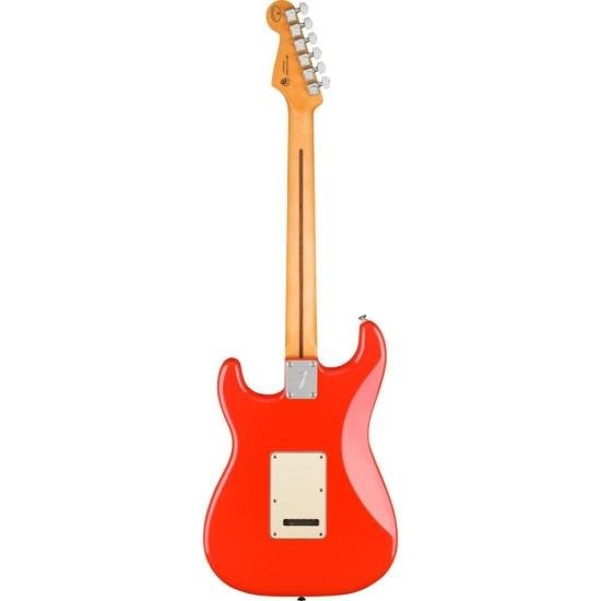 Guitarra Fender Stratocaster HSS BLK Vermelha por 8.468,90 à vista no boleto/pix ou parcele em até 12x sem juros. Compre na loja Mundomax!