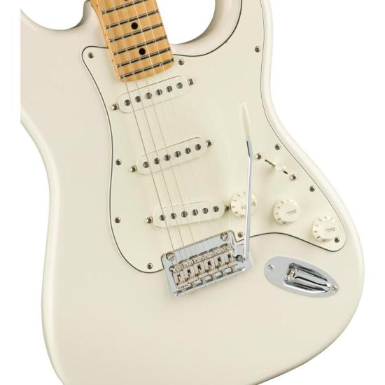 Guitarra Fender Stratocaster MN Player Branca Polar por 7.440,90 à vista no boleto/pix ou parcele em até 12x sem juros. Compre na loja Mundomax!