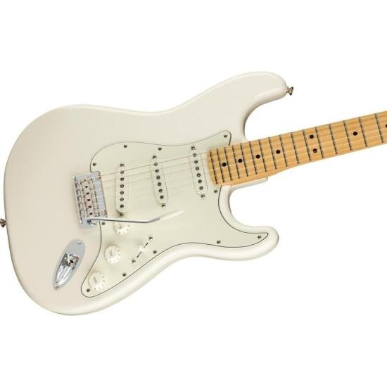 Guitarra Fender Stratocaster MN Player Branca Polar por 7.440,90 à vista no boleto/pix ou parcele em até 12x sem juros. Compre na loja Mundomax!