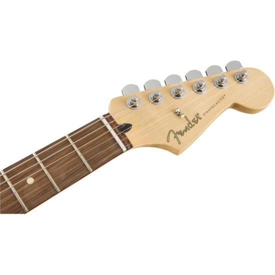 Guitarra Fender Stratocaster Player HSS Polar White por 7.999,99 à vista no boleto/pix ou parcele em até 12x sem juros. Compre na loja Mundomax!
