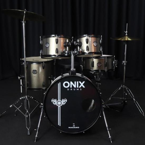 Bateria Onix Drums Smart 22\" Deep Silver por 3.599,99 à vista no boleto/pix ou parcele em até 12x sem juros. Compre na loja Mundomax!