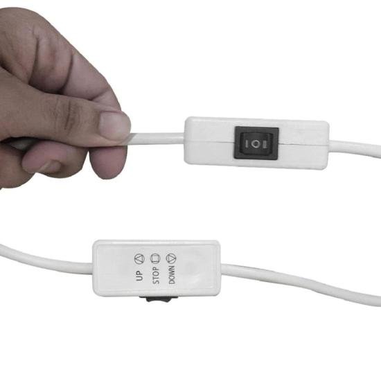 Tela Projeção Retrátil Soundvoice 106\" por 999,00 à vista no boleto/pix ou parcele em até 10x sem juros. Compre na loja Mundomax!