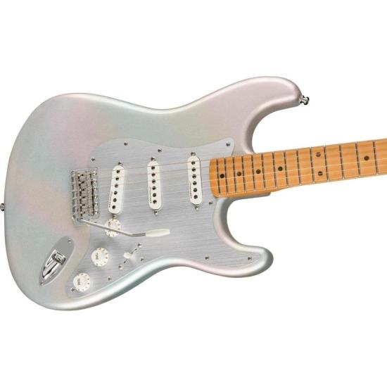 Guitarra Fender Stratocaster H.E.R Chrome Glow com Bag por 12.799,00 à vista no boleto/pix ou parcele em até 12x sem juros. Compre na loja Mundomax!