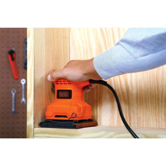 Lixadeira Orbital 1/4\" Black Decker BS200-BR 200w 127v por 210,99 à vista no boleto/pix ou parcele em até 8x sem juros. Compre na loja Mundomax!