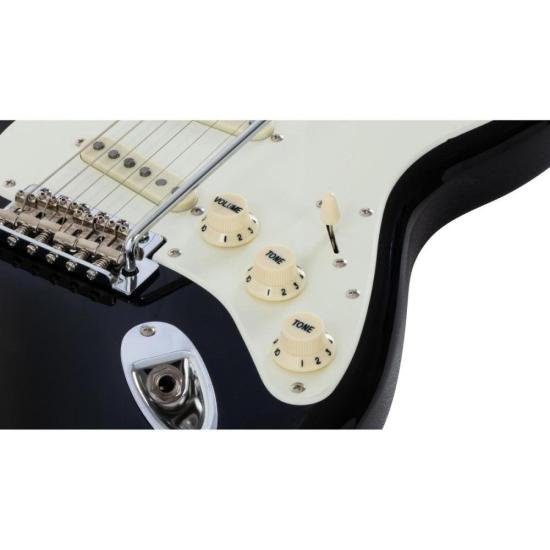 Guitarra Aria Pro II STG-57 Black por 2.903,00 à vista no boleto/pix ou parcele em até 12x sem juros. Compre na loja Mundomax!
