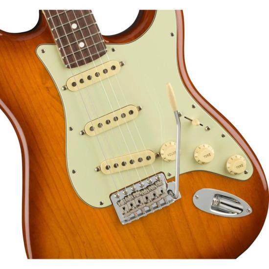 Guitarra Stratocaster Fender American Performer Honey Burst por 16.943,99 à vista no boleto/pix ou parcele em até 12x sem juros. Compre na loja Mundomax!