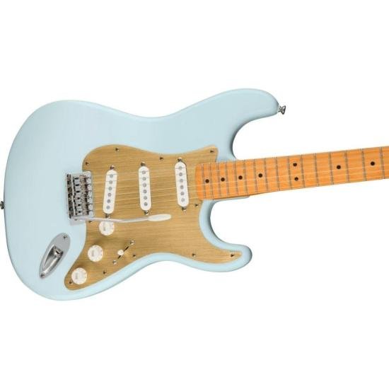 Guitarra Squier Stratocaster Vintage Cetim Sonic Blue por 4.299,99 à vista no boleto/pix ou parcele em até 12x sem juros. Compre na loja Mundomax!