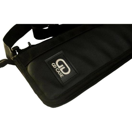 Proteja e transporte suas baquetas com estilo com o Case para Baquetas GD Case Drum. Feito com materiais duráveis e design funcional. Garanta o seu hoje