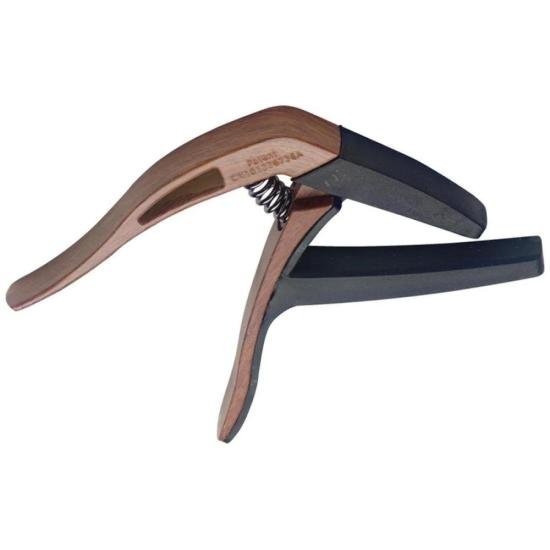 Capotraste Stagg Curvo SCPX-CU DKWOOD por 92,99 à vista no boleto/pix ou parcele em até 3x sem juros. Compre na loja Mundomax!