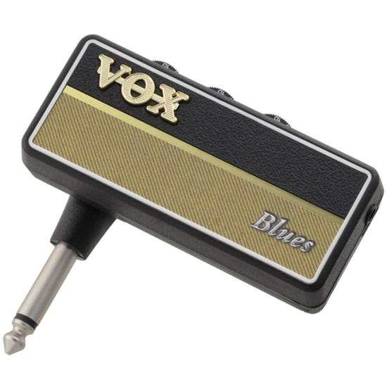 Descubra o amPLUG, o amplificador de fone de ouvido VOX de maior sucesso mundial. Sua segunda geração apresenta circuito analógico reformulado para um som ainda mais claro e presente. Experimente a autêntica distorção valvulada e desfrute de 3 modos de amp de BLUES, 9 efeitos e controles personalizáveis. Compacto, dobrável e compatível com qualquer guitarra. Compre agora