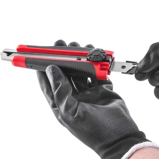 Estilete Largo 18mm Emborrachado Nove54 por 13,99 à vista no boleto/pix ou parcele em até 1x sem juros. Compre na loja Mundomax!