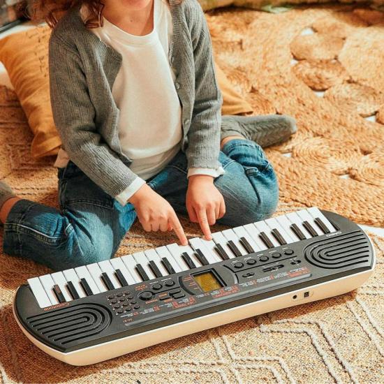 Teclado Infantil Casio SA-81H2 Preto por 665,00 à vista no boleto/pix ou parcele em até 10x sem juros. Compre na loja Mundomax!