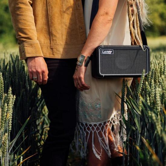 Caixa de Som Bluetooth Laney F67SG Preta por 2.795,00 à vista no boleto/pix ou parcele em até 12x sem juros. Compre na loja Mundomax!