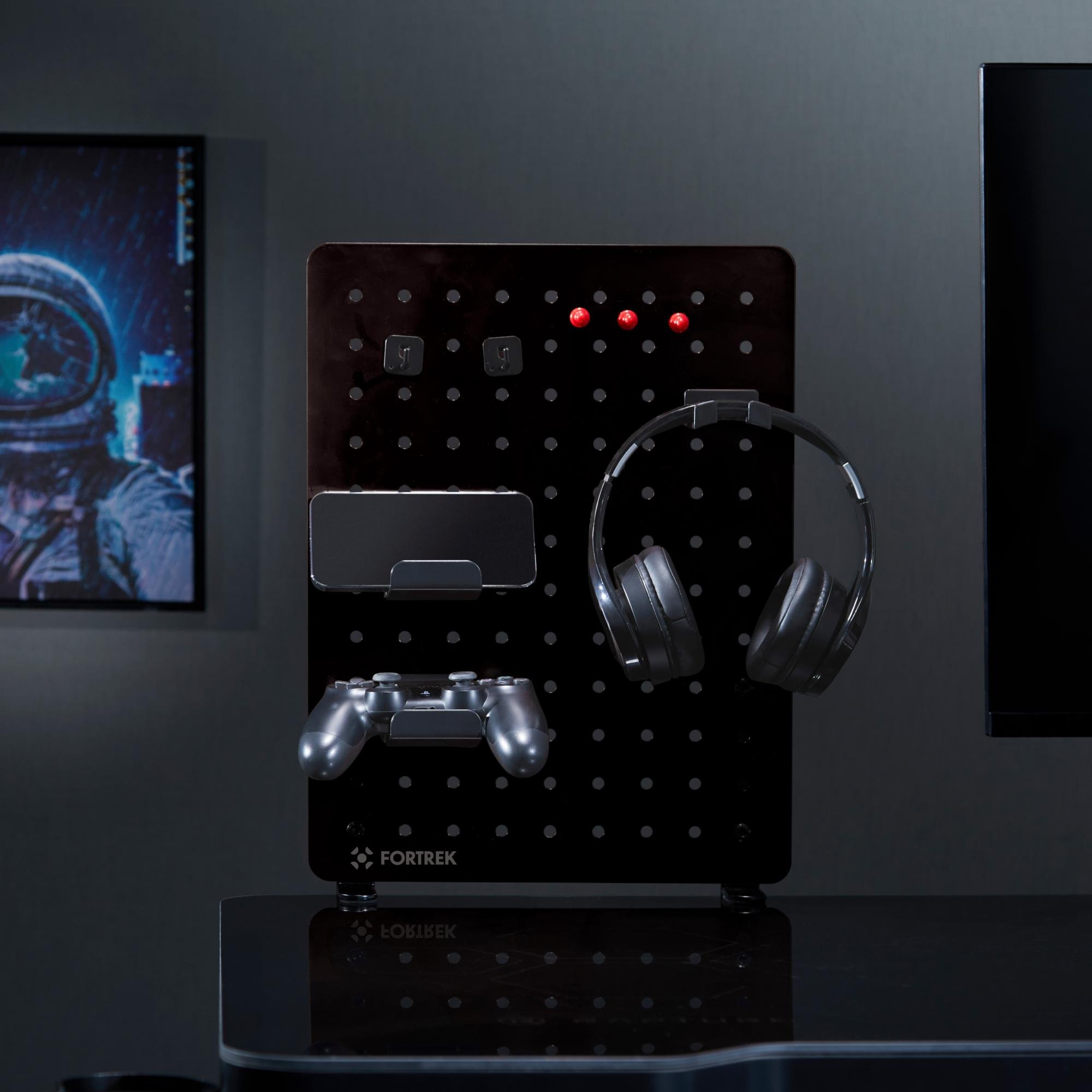 Pegboard Gamer Painel Organizador Fortrek Grid Space 42x48 Preto por 215,00 à vista no boleto/pix ou parcele em até 8x sem juros. Compre na loja Mundomax!