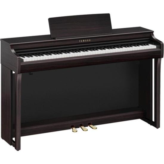 Piano Digital Clavinova Yamaha CLP-825 Rosewood por 13.649,00 à vista no boleto/pix ou parcele em até 12x sem juros. Compre na loja Mundomax!