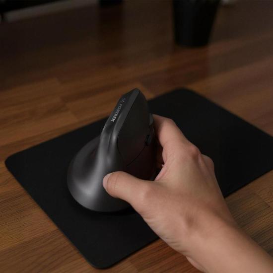 Mouse Vertical Sem Fio Ergonômico Fortrek MERG15 Preto por 90,00 à vista no boleto/pix ou parcele em até 3x sem juros. Compre na loja Mundomax!