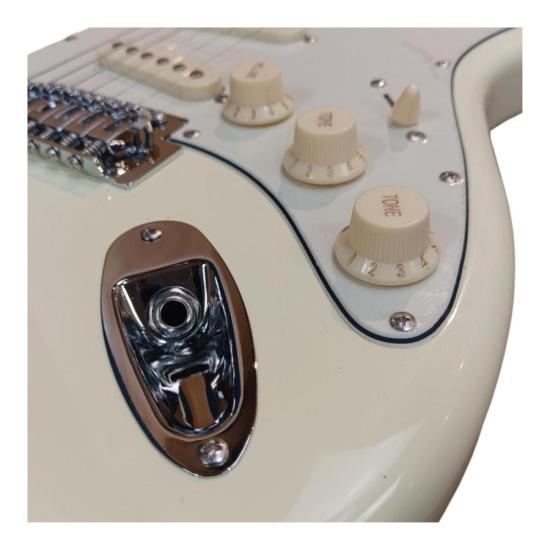 Guitarra Tagima TG-530 Strato Olympic White por 1.099,00 à vista no boleto/pix ou parcele em até 12x sem juros. Compre na loja Mundomax!