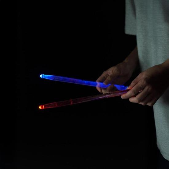 Baqueta Liverpool Para Bateria de Acrílico Com LED 5A por 120,00 à vista no boleto/pix ou parcele em até 4x sem juros. Compre na loja Mundomax!