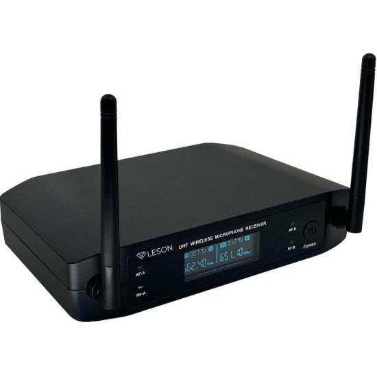 Microfone Duplo Sem Fio Leson LS902 Digital Preto por 666,00 à vista no boleto/pix ou parcele em até 10x sem juros. Compre na loja Mundomax!