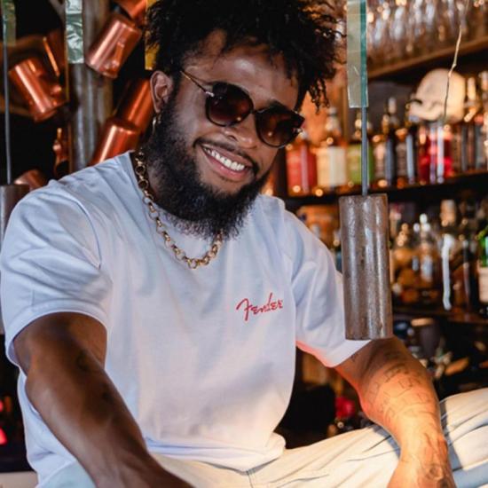 Camiseta Fender Brasil G por 0,00 à vista no boleto/pix ou parcele em até 1x sem juros. Compre na loja Mundomax!