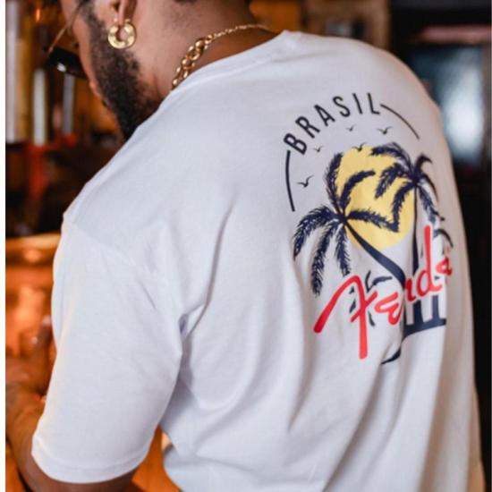 Camiseta Fender Brasil G por 0,00 à vista no boleto/pix ou parcele em até 1x sem juros. Compre na loja Mundomax!