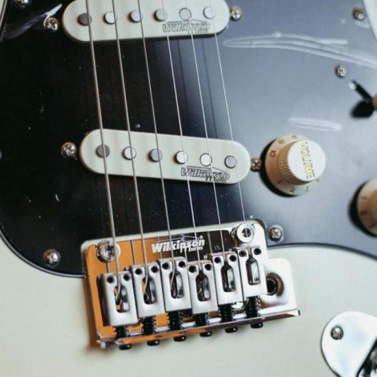 Guitarra Benson Hardy 901 Olympic White Chrome Com Bag por 2.159,00 à vista no boleto/pix ou parcele em até 12x sem juros. Compre na loja Mundomax!