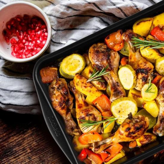 Assadeira Retangular Rochedo Dura+ Antiaderente 37,3x25,4cm por 0,00 à vista no boleto/pix ou parcele em até 1x sem juros. Compre na loja Mundomax!