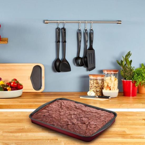 Assadeira Retangular Rochedo Dura+ Antiaderente 37,3x25,5cm por 0,00 à vista no boleto/pix ou parcele em até 1x sem juros. Compre na loja Mundomax!