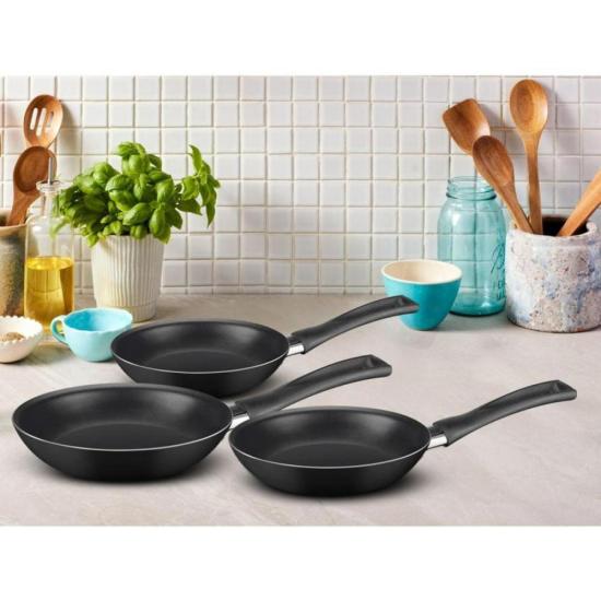 Kit de Frigideiras Rochedo Basic 18cm, 20cm e 24cm por 385,00 à vista no boleto/pix ou parcele em até 10x sem juros. Compre na loja Mundomax!