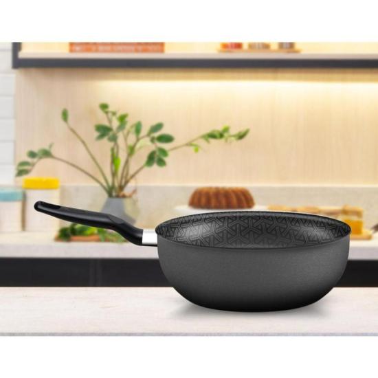 Frigideira Wok Rochedo Robusta Grafite 25cm por 481,00 à vista no boleto/pix ou parcele em até 10x sem juros. Compre na loja Mundomax!