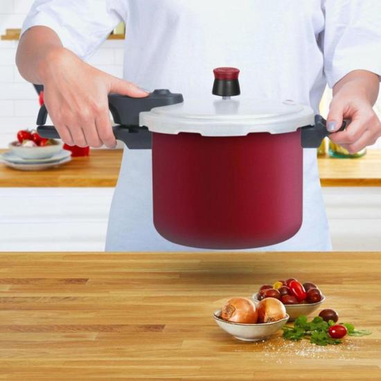 Panela de Pressão Rochedo Segura Fechamento Externo 4,5 Litros Vermelha por 0,00 à vista no boleto/pix ou parcele em até 1x sem juros. Compre na loja Mundomax!