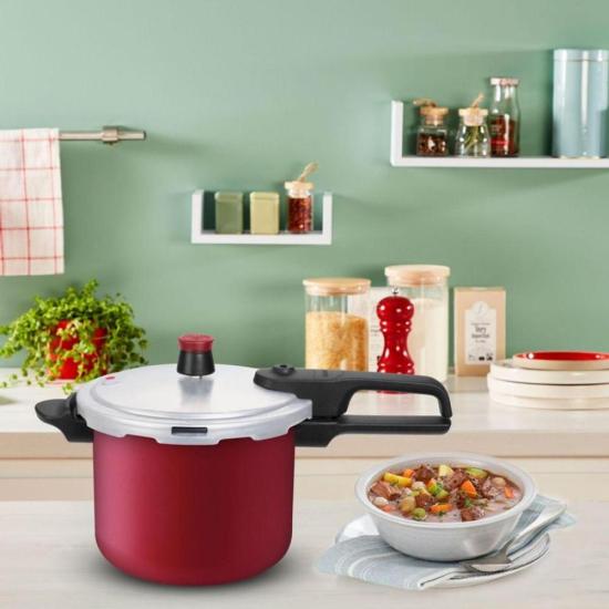 Panela de Pressão Rochedo Segura Fechamento Externo 4,5 Litros Vermelha por 0,00 à vista no boleto/pix ou parcele em até 1x sem juros. Compre na loja Mundomax!