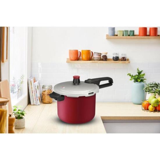 Panela de Pressão Rochedo Segura Fechamento Externo 4,5 Litros Vermelha por 0,00 à vista no boleto/pix ou parcele em até 1x sem juros. Compre na loja Mundomax!