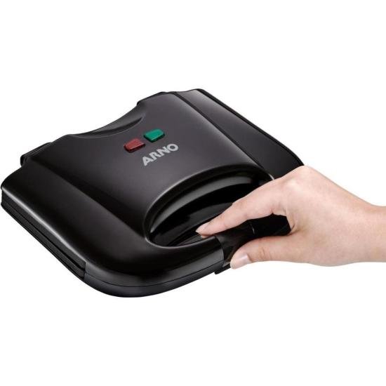 Sanduicheira e Grill Arno Sacb Antiaderente Preta 127v por 166,00 à vista no boleto/pix ou parcele em até 6x sem juros. Compre na loja Mundomax!